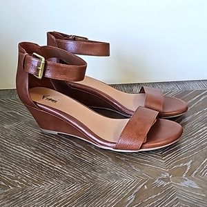 Fioni Women's Tan Wedges, Size 9.5